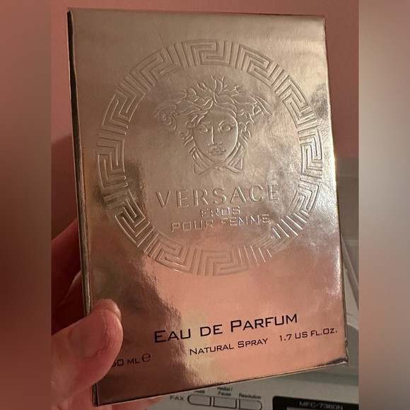 Versace Eros pour Femme. Eau de Parfum 1.7 oz. - Picture 6 of 8